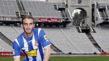 <b>GOLES.</b> El Espanyol busca en Iván Alonso los goles que le salven del descenso.