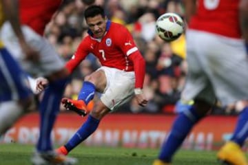 DELANTEROS: Alexis Sánchez, Chile. El tocopillano es el más barato de los tres delanteros, pero el tercero más caro del 11 titular. Cuesta 61 millones de euros.