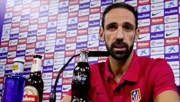 Juanfran en rueda de prensa. 