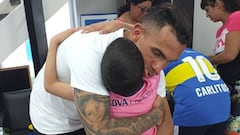 Abrazo del alma: Tevez conoció a Delfi, la nena de ocho años que venció al cáncer