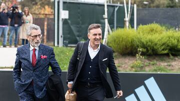 Carlos Mouriño y Carlos Carvalhal, entrando en la Ciudad Deportiva Afouteza.