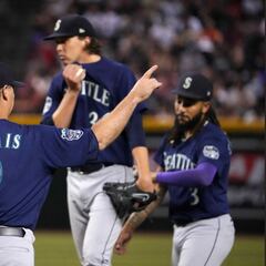 How many games are played in an MLB regular season?