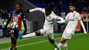 Lille's Portuguese midfielder Renato Sanches (L) fights for the ball with Lyon's Malian defender Youssouf Kone (R) during the French L1 football match between Lyon and Lille, at the Groupama stadium in Décines-Charpieu near Lyon, southea