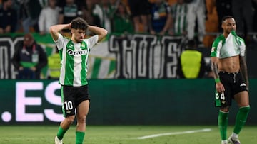 Abde y Natan se lamentan.