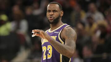 Los Lakers están al borde de la eliminación y en caso de suceder 'The King' se ausentaría la postemporada tras catorce apariciones consecutivas.