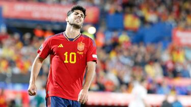 Asensio camina en el alambre