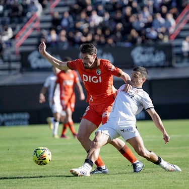 Matos의 또 다른 골은 이번 시즌에 3골을 넣었는데, 이는 두 시즌 전 Burgos에서 달성한 기록과 동일합니다. 바로 이번 주말에 그의 목표는 전 애인을 상대로 한 지역 내부의 지저분한 경기였습니다.