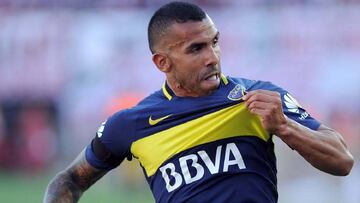 Carlos T&eacute;vez celebra un gol con Boca Juniors.