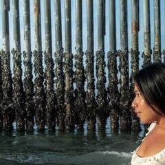 Fotos de Yalitza Aparicio desde el muro fronterizo de Estados Unidos