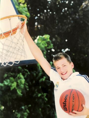 Debuta con el Real Madrid en categor¨ªa infantil en abril de 2012.
