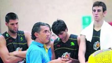 <b>PUESTA A PUNTO. </b>Scariolo dirige el entrenamiento en S. Fernando