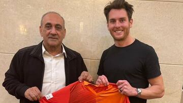 Ibai G&oacute;mez con la camiseta del Foolad.