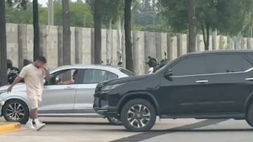 Se despidió de sus compañeros, de todos los empleados y se fue llorando del predio.