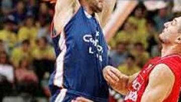 <b>CON LOS MEJORES.</B> La victoria ante el Estudiantes permite al Caprabo situarse entre los mejores de la clasificación.