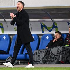 Xabi Alonso celebra la victoria al estilo de Guardiola