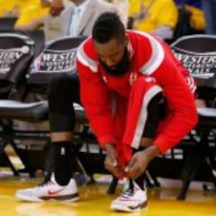 Kobe, Pierce y Ginóbili: tres modelos para James Harden