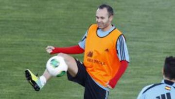 Iniesta entrenando en Las Rozas.