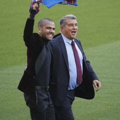 Laporta, contundente: "No descarto la vuelta de Messi e Iniesta"