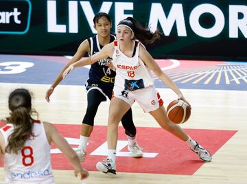 18. Elena Moreno (Unicaja – 19 años y 1,83 metros)