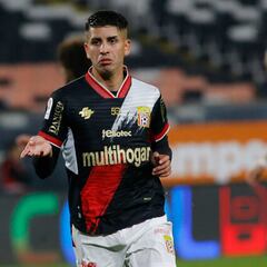 Curicó se aprovecha de Colo Colo