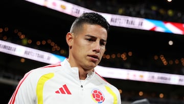 NEW YORK, NEW YORK - NOVEMBER 18: James Rodriguez of Colombia enters the pitch to warm up prior to the International Friendly match between Colombia and Australia at Citi Field on November 18, 2025 in New York City. Jordan Bank/Getty Images/AFP (Photo by Jordan Bank / GETTY IMAGES NORTH AMERICA / Getty Images via AFP)