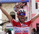Purito Rodríguez se viste de rosa tras ganar la etapa