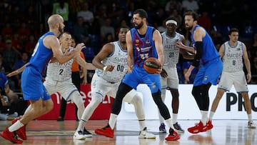 10/05/22 BALONCESTO PARTIDO ACB ENDESA
 BARCELONA -  Bilbao Basket
 Calathes (99) FC Barcelona Basket
 Damien Inglis (00) Surne Bilbao Basket
 Mirotic (33) FC Barcelona Basket
 Angel Delgado (31) Surne Bilbao Basket
 Seta