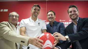 Jos&eacute; Antonio Mart&iacute;nez en su presentaci&oacute;n.