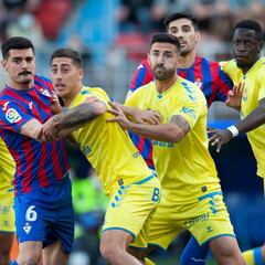 Y Las Palmas resistió el balón parado en Ipurúa
