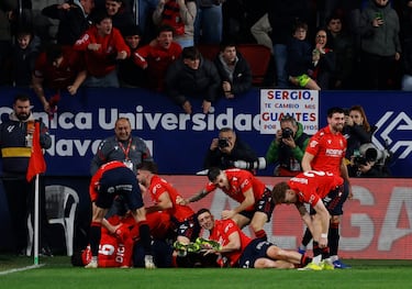 En el minuto 91 y tras segundos de suspense, Quintero González recibe el OK del VAR para dar validez al tanto que le dio la victoria a Osasuna. Filtró Raúl Moro para Raúl García, que rompió a Asencio con un amago y clavando después el disparo en la escuadra del palo largo.