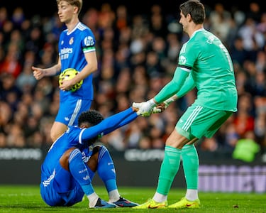 Courtois entierra la maldición