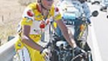 Se bajó de la bicicleta.