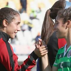 Las gemelas Mónica y Sabrina Flores, divididas entre México y USA por el fútbol