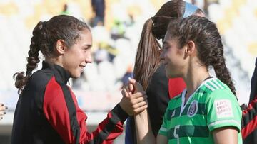 Las gemelas M&oacute;nica y Sabrina Flores, divididas entre M&eacute;xico y Estados Unidos por el f&uacute;tbol