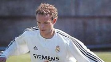 <b>CAMBIO DE AIRES. </b>Corrales , del filial del Real Madrid a Osasuna.