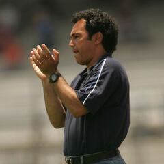 Hugo Sánchez pidió dos años de contrato a Cruz Azul