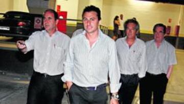 <b>JORNADA ETERNA EN EL ESTADIO</b> A las once llegaban las partes implicadas a las oficinas de Nueva Condomina. La reunión se alargó hasta más allá de las 19: 00 horas (con receso para comer incluido). Lo dicho, maratoniana jornada.