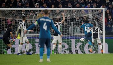 Marcelo scores his team's third goal against Juventus. (0-3)