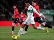 Los tirachinas del Elche tampoco pueden con Herrera