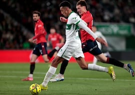 Los tirachinas del Elche tampoco pueden con Herrera