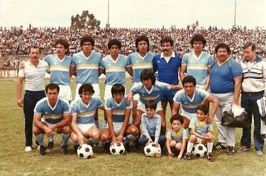 El San Luis Potosí vende su franquicia a Tampico donde renace la franquicia que ya había estado dos etapas previas en la Primera División, en la que ese mismo año se decide aumenta el número de equipos a 20 y se invita a la Universidad de San Luis Potosí para que no se quedara ese estado sin fútbol; ese equipo se convierte en el Atlético Potosino y así debuta en el futbol grande de México.