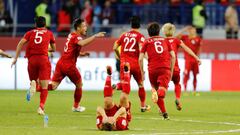 Soccer Football - AFC Asian Cup - Round of 16 - Jordan v Vietnam - Al-Maktoum Stadium, Dubai, United Arab Emirates - January 20, 2019  Vietnam celebrate victory after penalty shootout  REUTERS/Thaier Al-Sudani