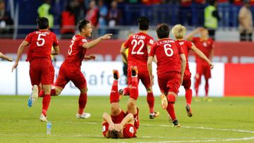 Soccer Football - AFC Asian Cup - Round of 16 - Jordan v Vietnam - Al-Maktoum Stadium, Dubai, United Arab Emirates - January 20, 2019 Vietnam celebrate victory after penalty shootout REUTERS/Thaier Al-Sudani