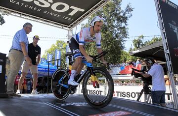 Victor Campenaerts, durante la dieciseisava etapa de la Vuelta a España disputada entre Santillana del Mar y Torrelavega (Cantabria), con un recorrido de 32 kilómetros.