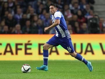 Herrera se encuentra en lo que parece ser su última temporada en el Porto, con los rumores indicando un fichaje con el Atlético de Madrid. En seis años pasó de costar seis millones a irse como una de las figuras de la década de los 'Dragones Azules'.