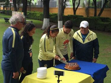 América celebra 101 años con pequeño pastel y desata críticas en redes