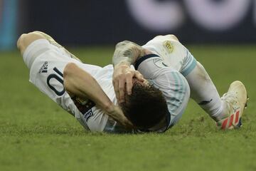 Colombia se impuso ante Argentina en el primer partido del Grupo B en el Arena Fonte Nova de Salvador Bahía. Roger Martínez y Duván Zapata sentenciaron a la Albiceleste.