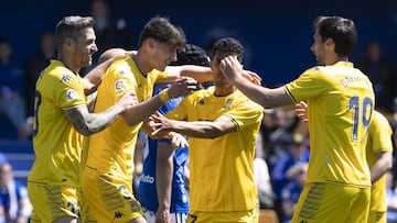 Jugadores del Alcorc&oacute;n celebran un gol contra el Oviedo en LaLiga SmartBank.