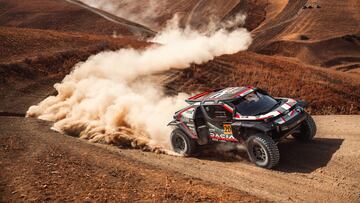 Nasser Al Attiyah con el Dacia del Dakar que compite en el Rally de Marruecos.