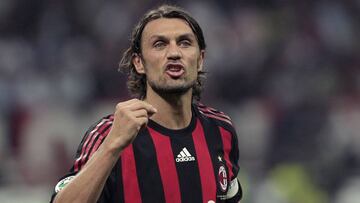 Paolo Maldini vistiendo la camiseta del Mil&aacute;n.